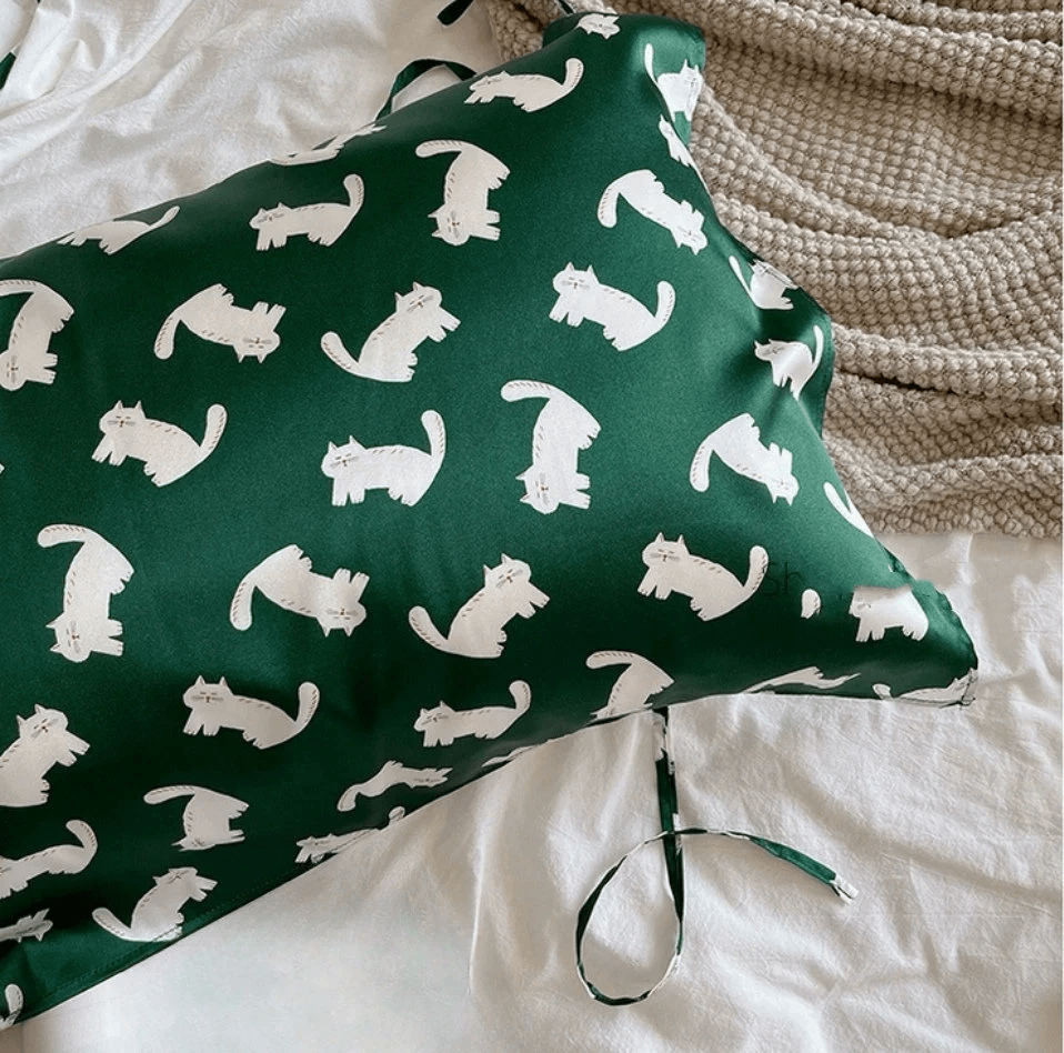 Toddlers  Pillowcase Mulberry Pillow Chic Kitty Green Silk Pillow for Kid's Birthday Gift Available with Two Size for Adults and Kids - Lian