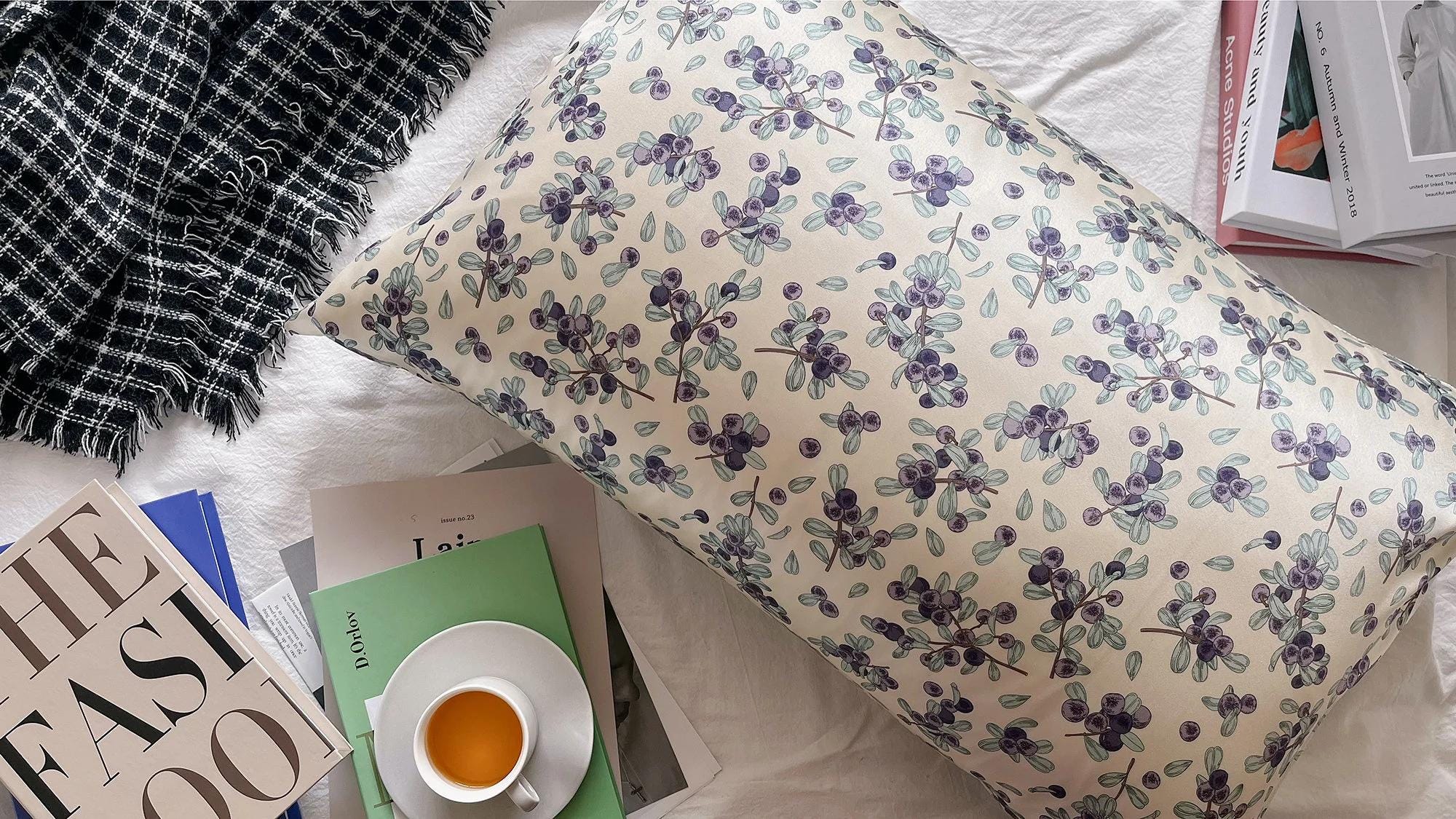 100% Mulberry Silk Pillowcase Floral Design for Restful Beauty Sleep-Natural Elegance for Bedroom Gift Silk Cooling Pillowcase for Summer