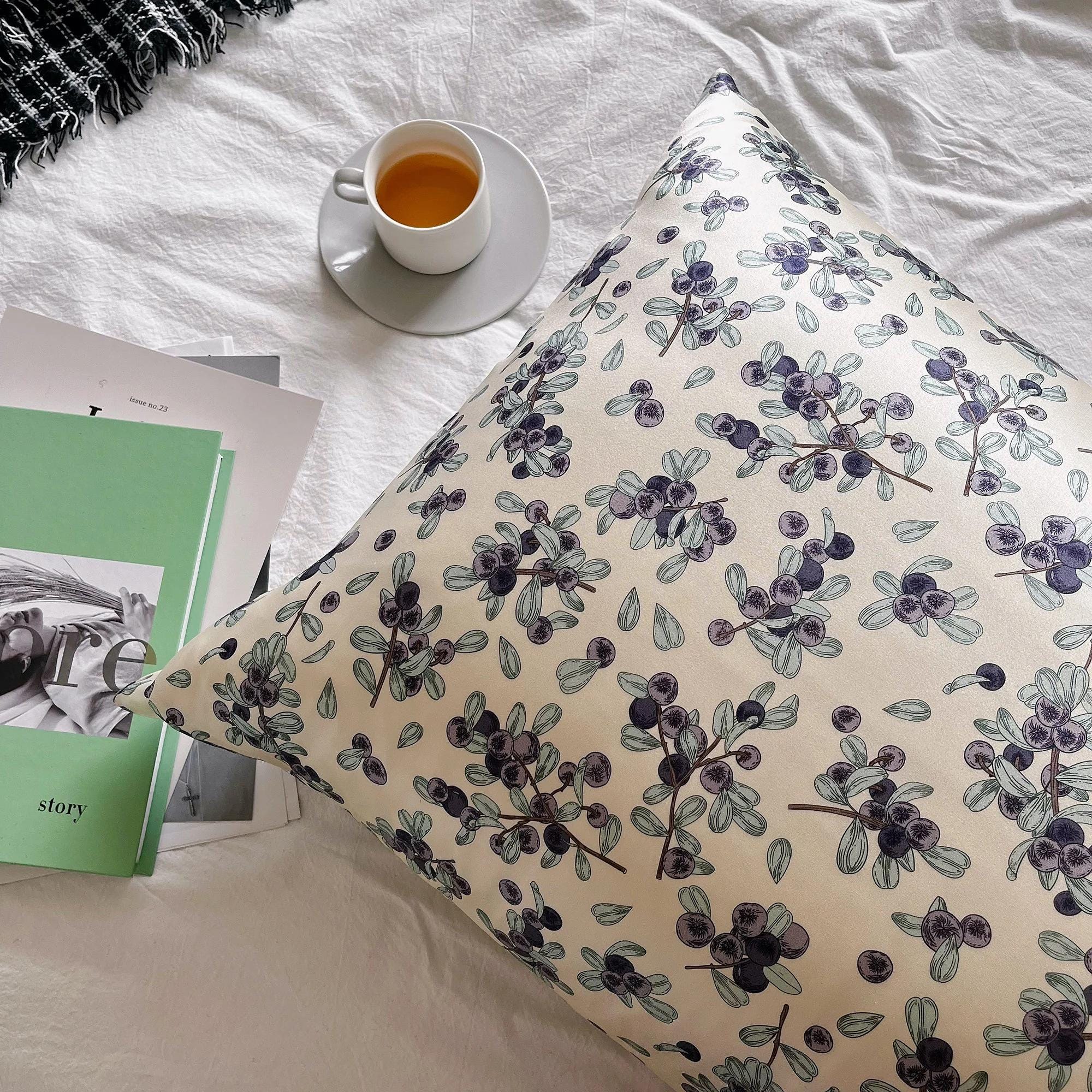 100% Mulberry Silk Pillowcase Floral Design for Restful Beauty Sleep-Natural Elegance for Bedroom Gift Silk Cooling Pillowcase for Summer