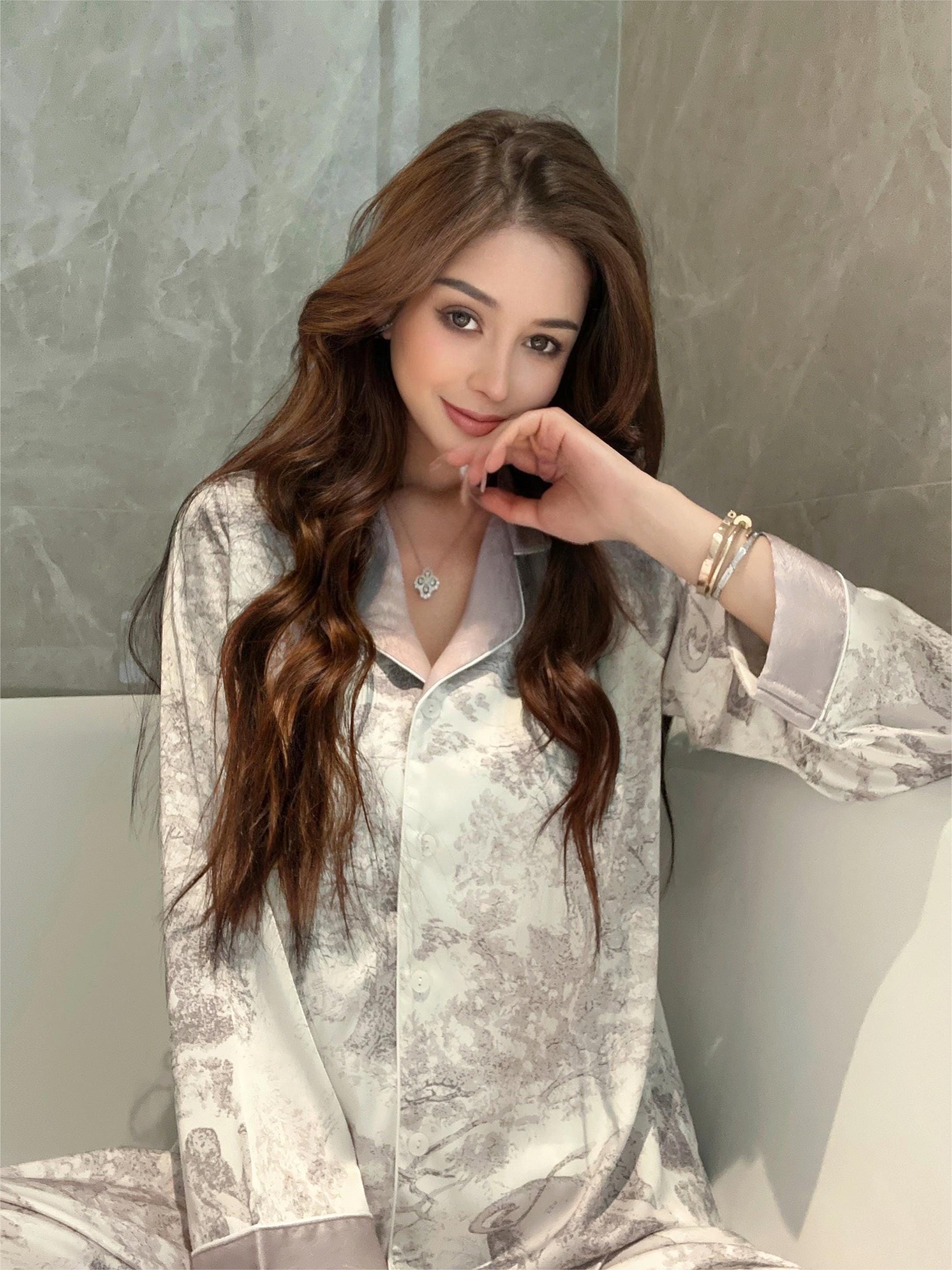 women silk pyjamas