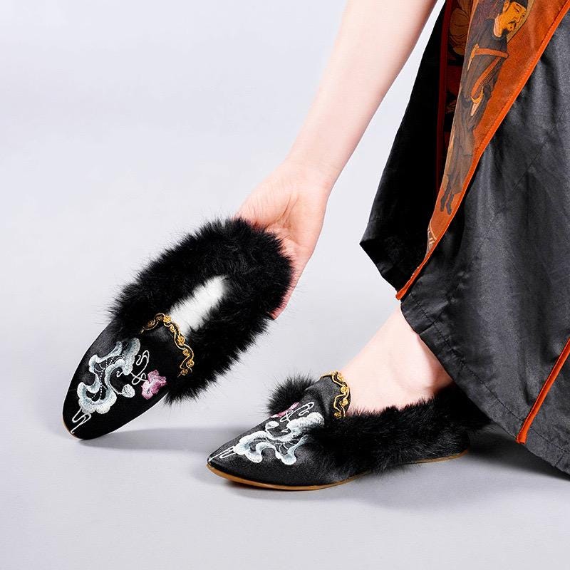 Handmade Embroidered Slippers: Oriental Faux Fur Mules，Outdoor Slipper