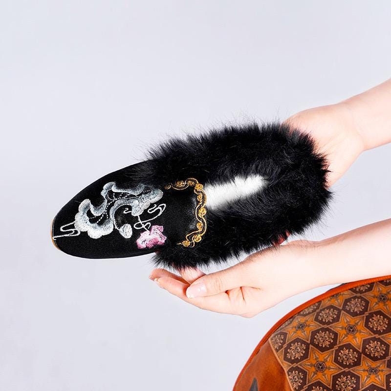 Handmade Embroidered Slippers: Oriental Faux Fur Mules，Outdoor Slipper