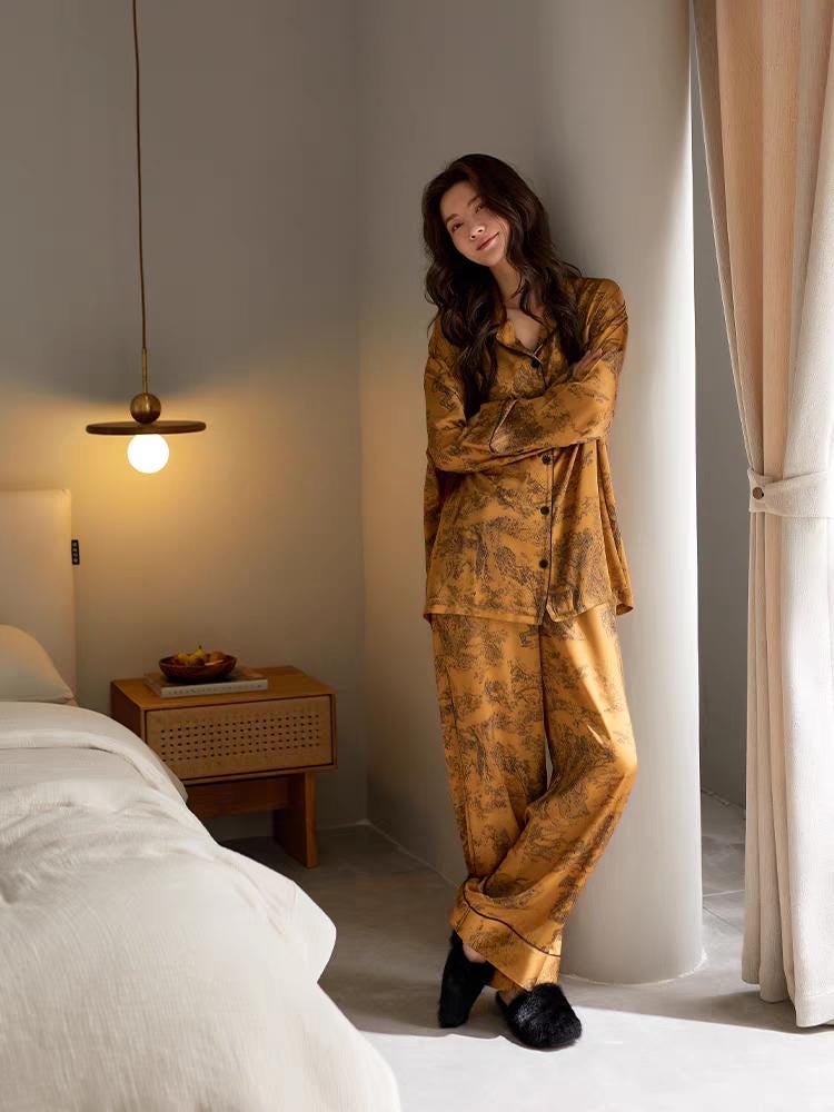 Vintage Oriental Silk Blend Pyjama Set – Soft & Breathable Sleepwear, Elegant Loungewear, Chinese Ink Painting Inspired, Wrinkle-Resistant & Lightweight, Multi-Purpose Wear