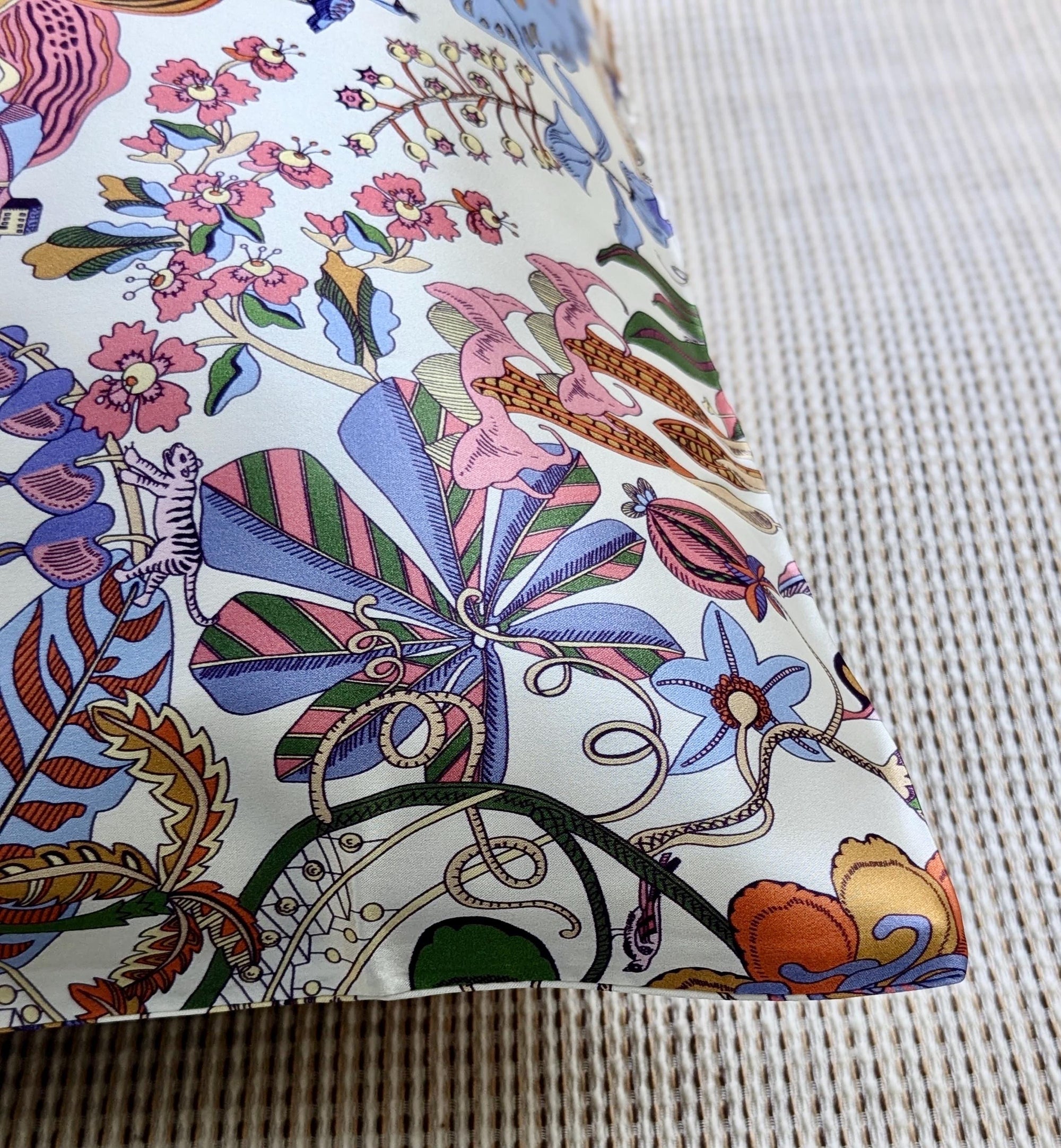 Silk Pillowcase Floral Print – 22 Momme Mulberry Silk for Hair & Skin, Luxury Botanical Bedding, Oriental Design Gift for Her