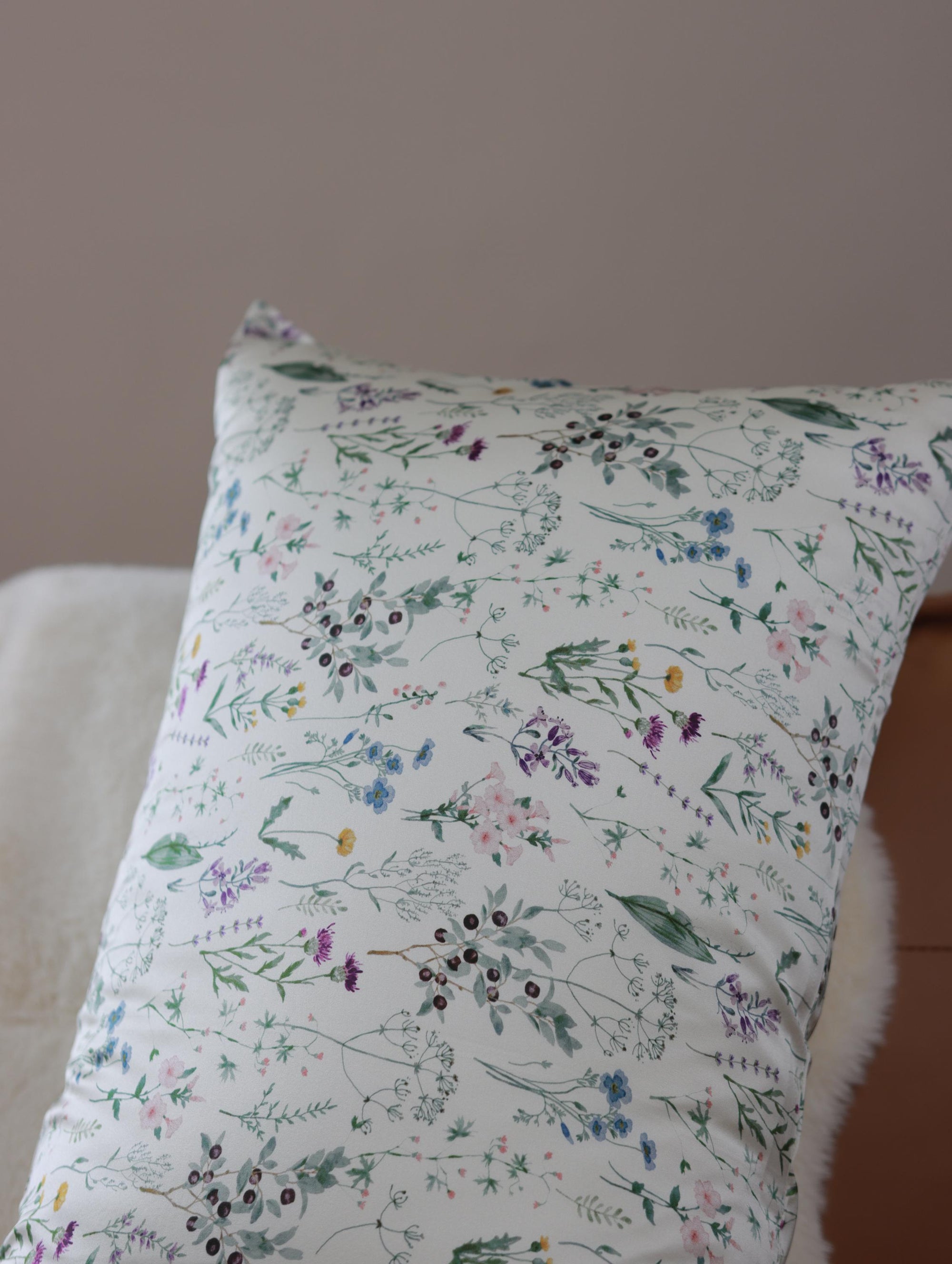 25 Momme Mulberry Silk Pillowcase: Wild Botanical Floral Print, Envelope Closure