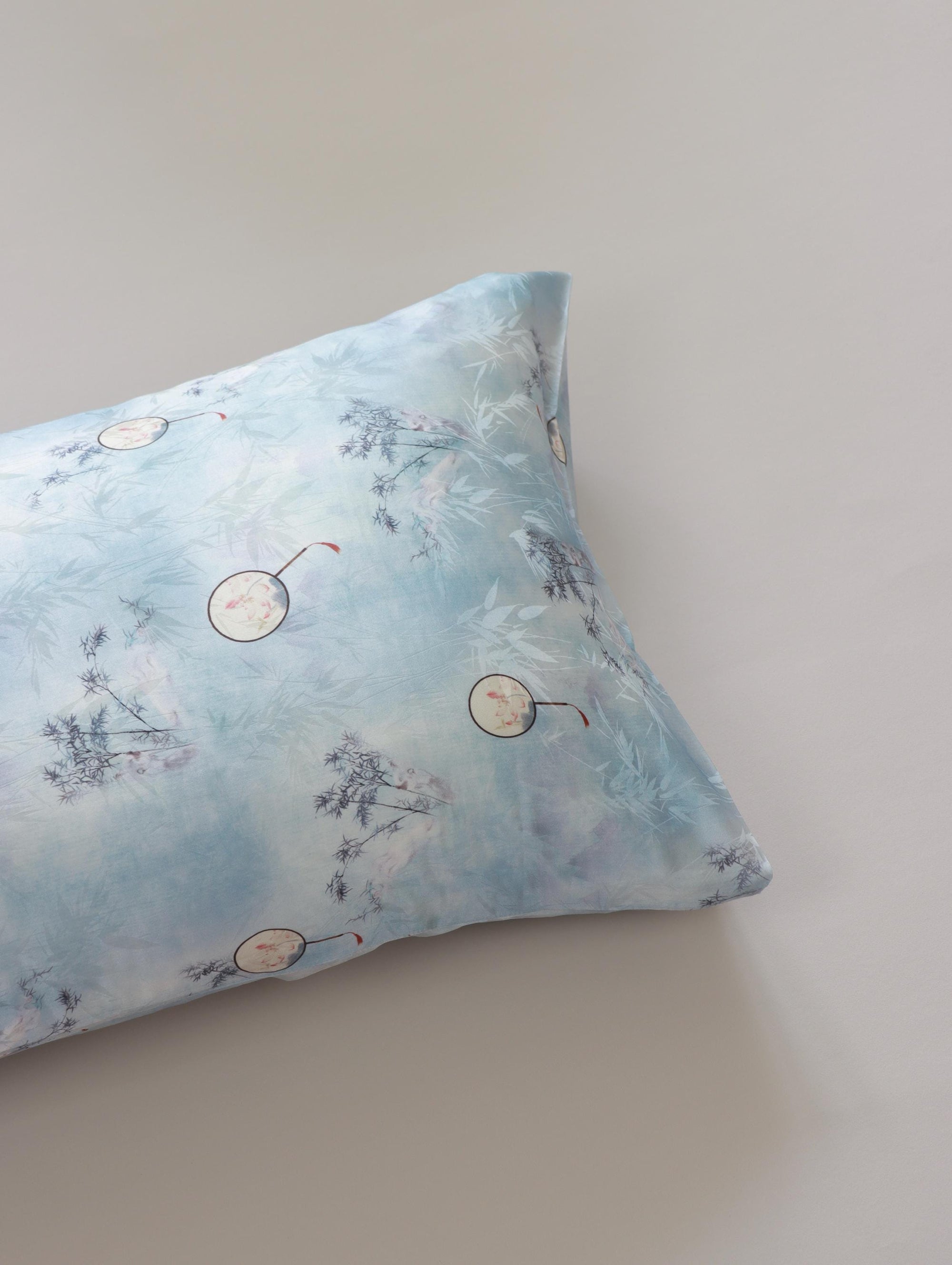 6A Grade 22 Momme Mulberry Silk Pillowcase – Sky Blue Chinese Hand-Fan and Ink Landscape Design, Hair and Skin Friendly Gift for Summer