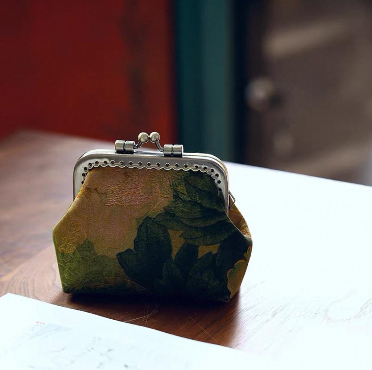 Mini Xiangyun Silk Coin Purse | Handmade Oriental Kiss-Lock Pouch | Vintage Chinese Brocade Clutch Gift for Women