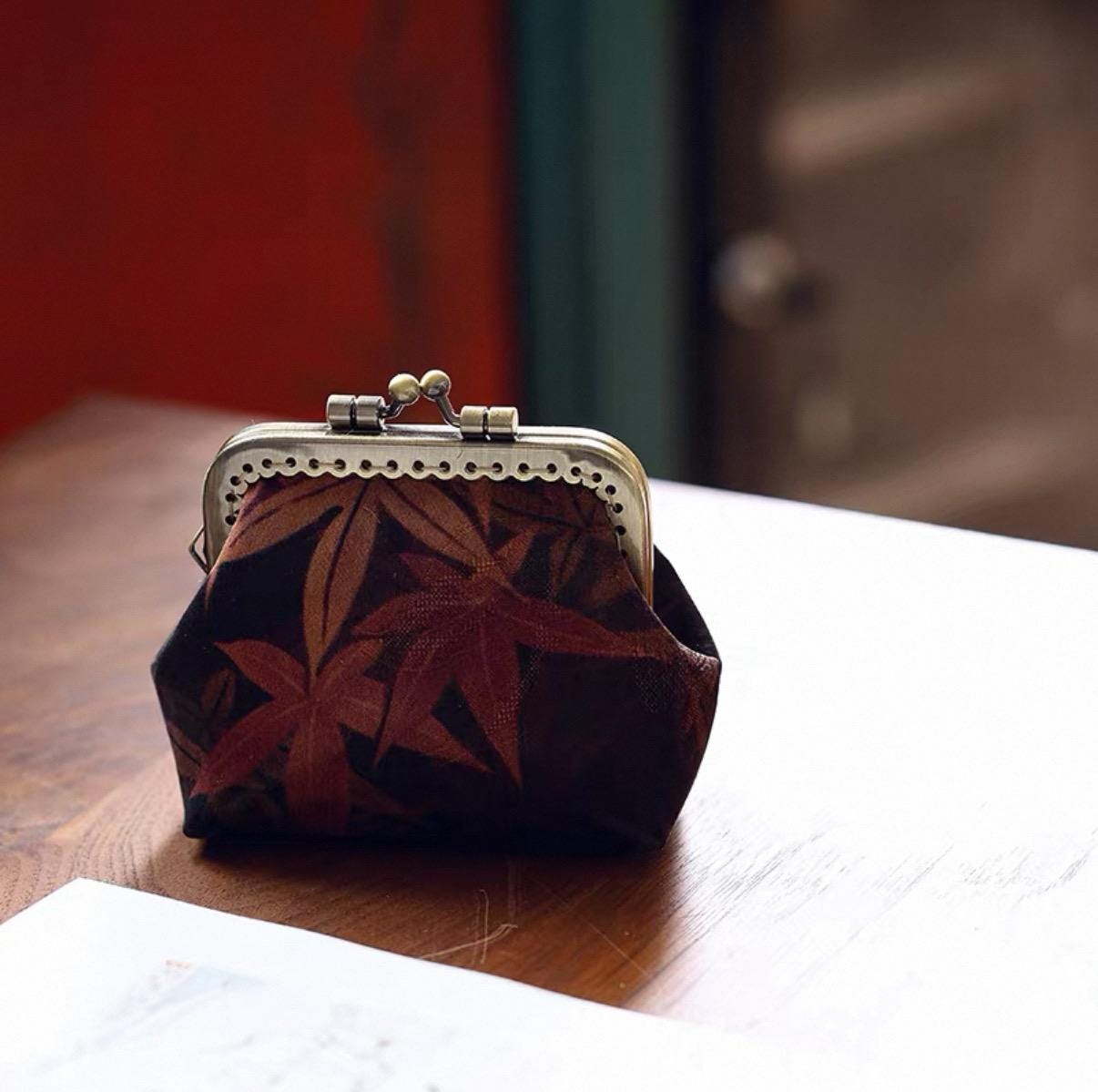Mini Xiangyun Silk Coin Purse | Handmade Oriental Kiss-Lock Pouch | Vintage Chinese Brocade Clutch Gift for Women