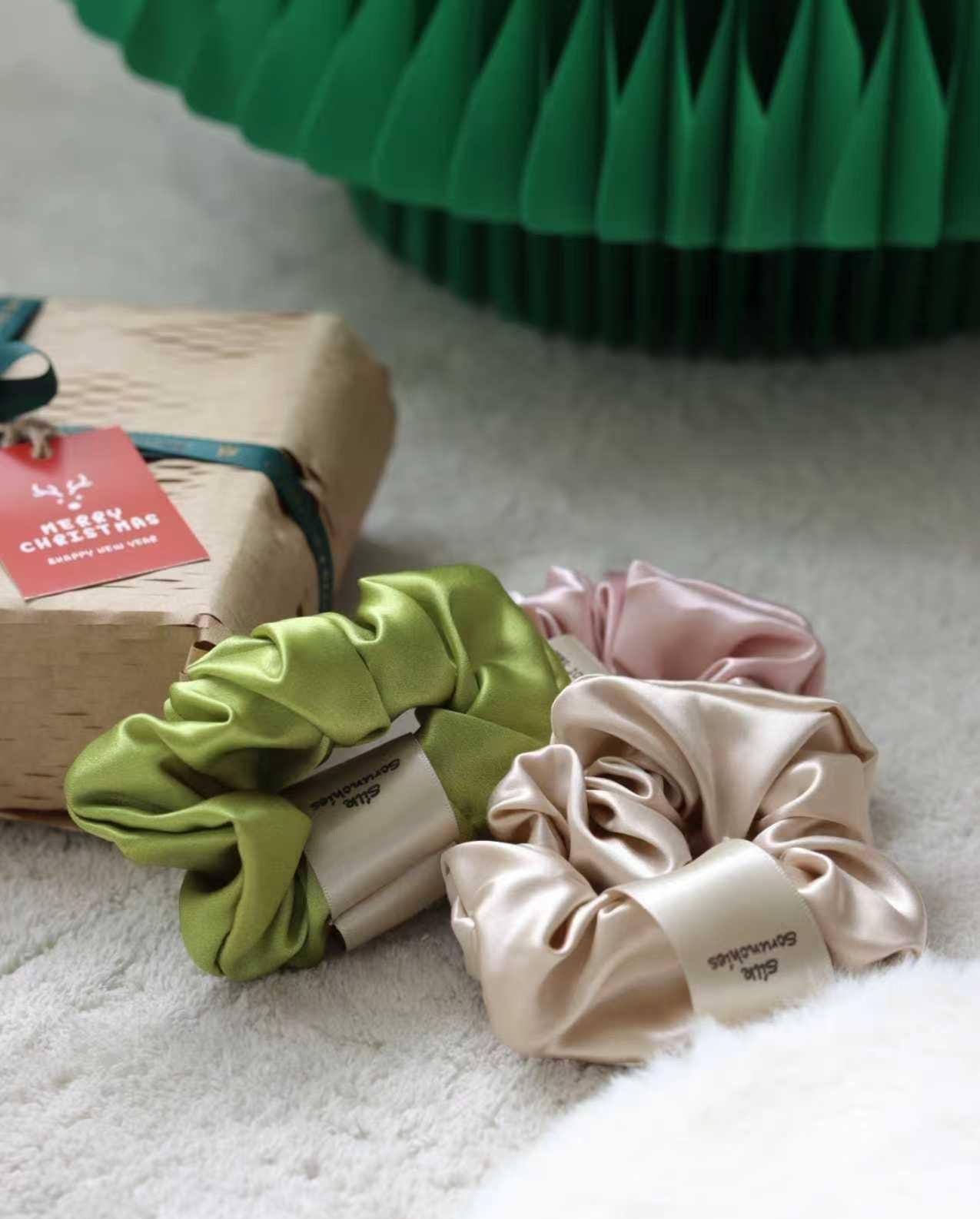 Luxury 22mm Mulberry Silk Hair Scrunchies Set – Gentle, No-Crease Hair Ties for Women – Multiple Sizes & Colors – Perfect Bridesmaids Gift