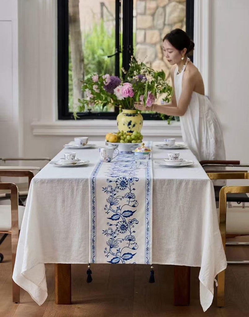 Chinoiserie Table Runner, Silk-Thread Chenille with Canvas Backing, Oriental Floral Dining Linen with Tassels for Christmas Décor Gift