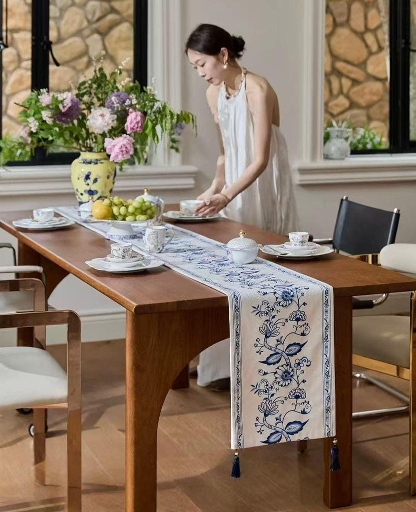 Chinoiserie Table Runner, Silk-Thread Chenille with Canvas Backing, Oriental Floral Dining Linen with Tassels for Christmas Décor Gift
