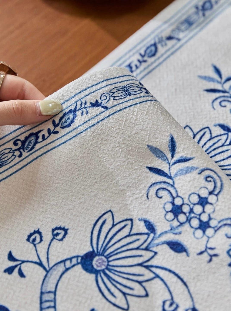 Chinoiserie Table Runner, Silk-Thread Chenille with Canvas Backing, Oriental Floral Dining Linen with Tassels for Christmas Décor Gift