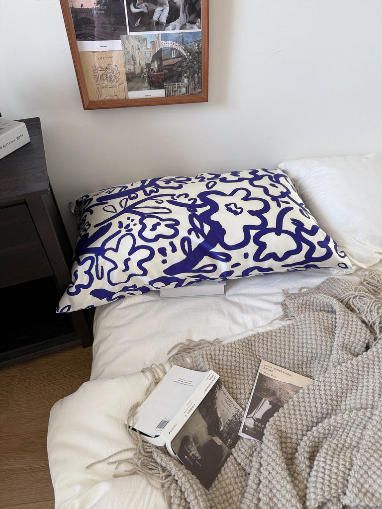 100% Muberry silk pillowcases， abstract art home decor. blue silk pillowcases