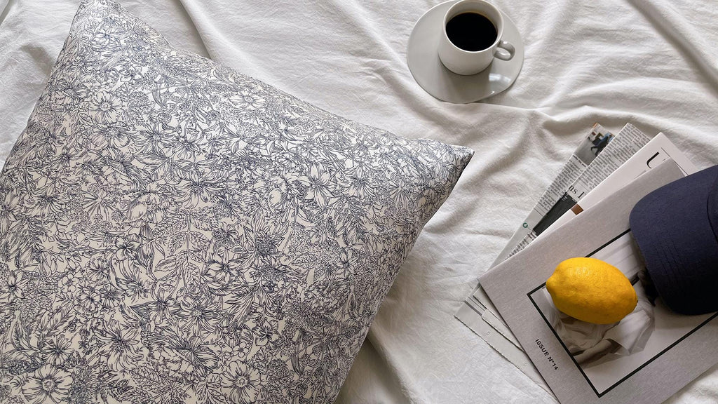 Floral 22 momme Mulberry Silk Pillowcase Anti-Aging Hypoallergenic Pillow Cases for Hair and Skin Care Gift for New House Owner Gift for Her