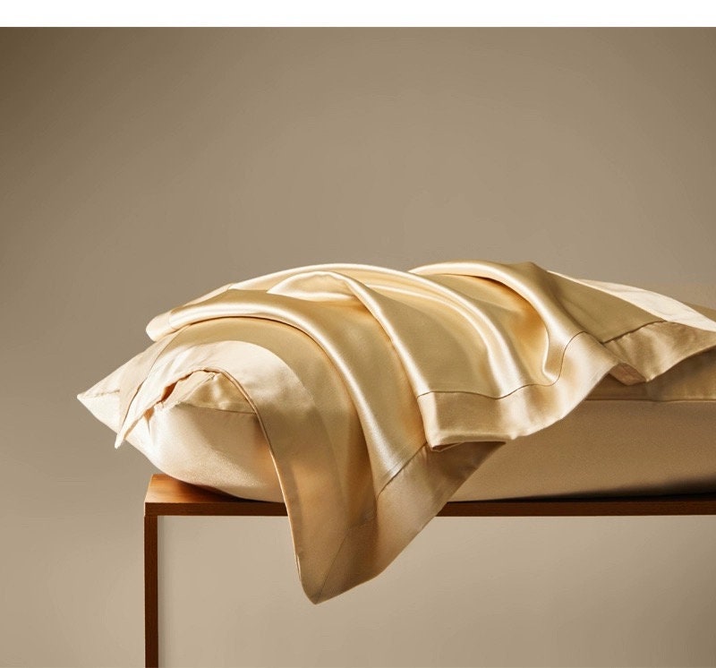 Luxury Silk Pillowcase Premium Pure Silk Bedding Perfect Gift for New homeowner Gift of Hypoallergenic Pillowcase