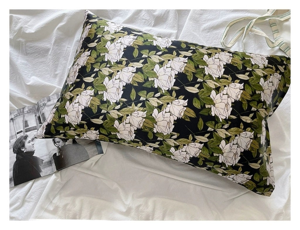 Luxury 100% Silk Pillowcase | White Rose Floral Print | Zipper Closure | Hypoallergenic & Anti-Frizz  | Pillowcase for Skin Care