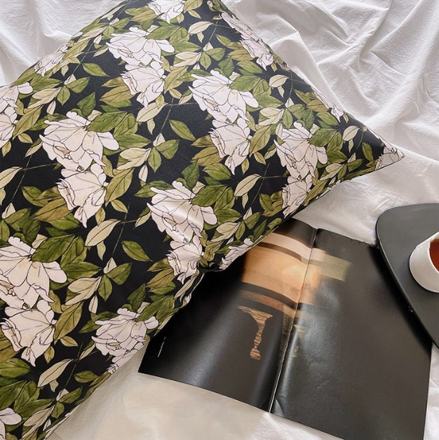 Luxury 100% Silk Pillowcase | White Rose Floral Print | Zipper Closure | Hypoallergenic & Anti-Frizz  | Pillowcase for Skin Care
