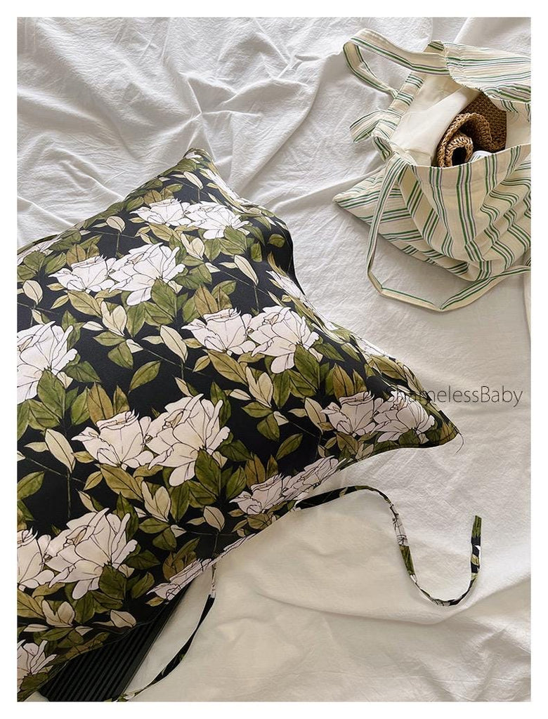 Luxury 100% Silk Pillowcase | White Rose Floral Print | Zipper Closure | Hypoallergenic & Anti-Frizz  | Pillowcase for Skin Care