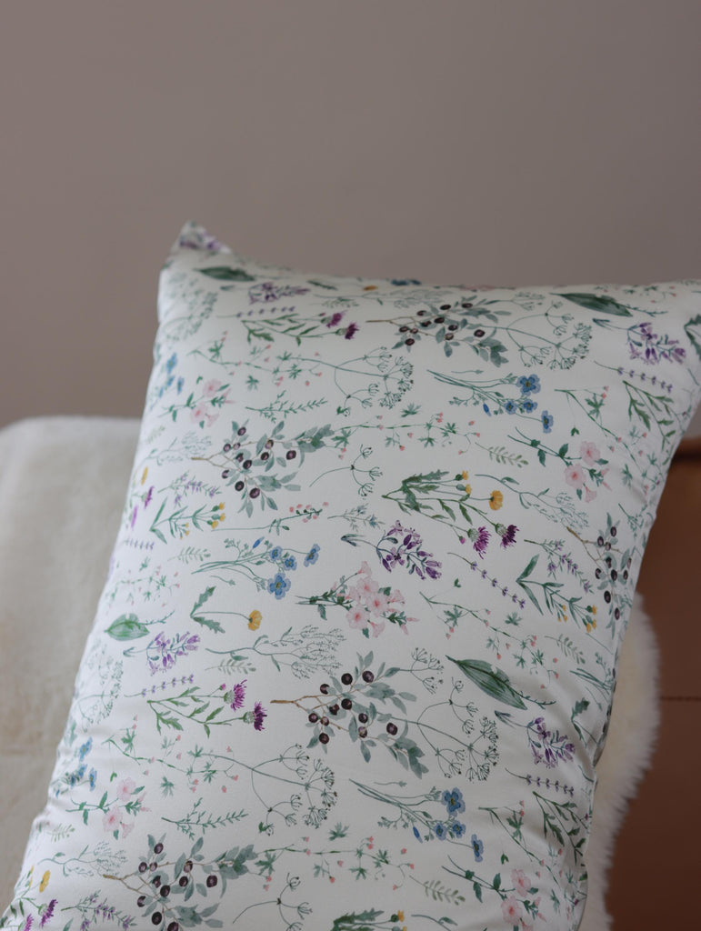 25 Momme Mulberry Silk Pillowcase: Wild Botanical Floral Print, Envelope Closure