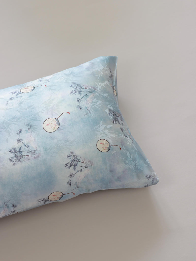 6A Grade 22 Momme Mulberry Silk Pillowcase – Sky Blue Chinese Hand-Fan and Ink Landscape Design, Hair and Skin Friendly Gift for Summer