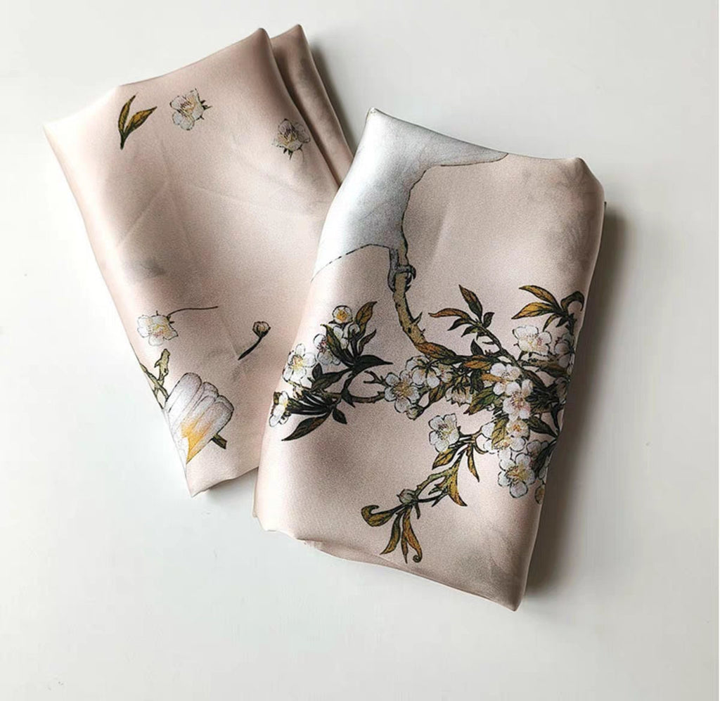 Luxury Silk Pillowcase, Minimalist Cockatoo Design, Vintage-Inspired Cottagecore Bedding, Envelope Closure, Soft & Hypoallerenic Pillow Case