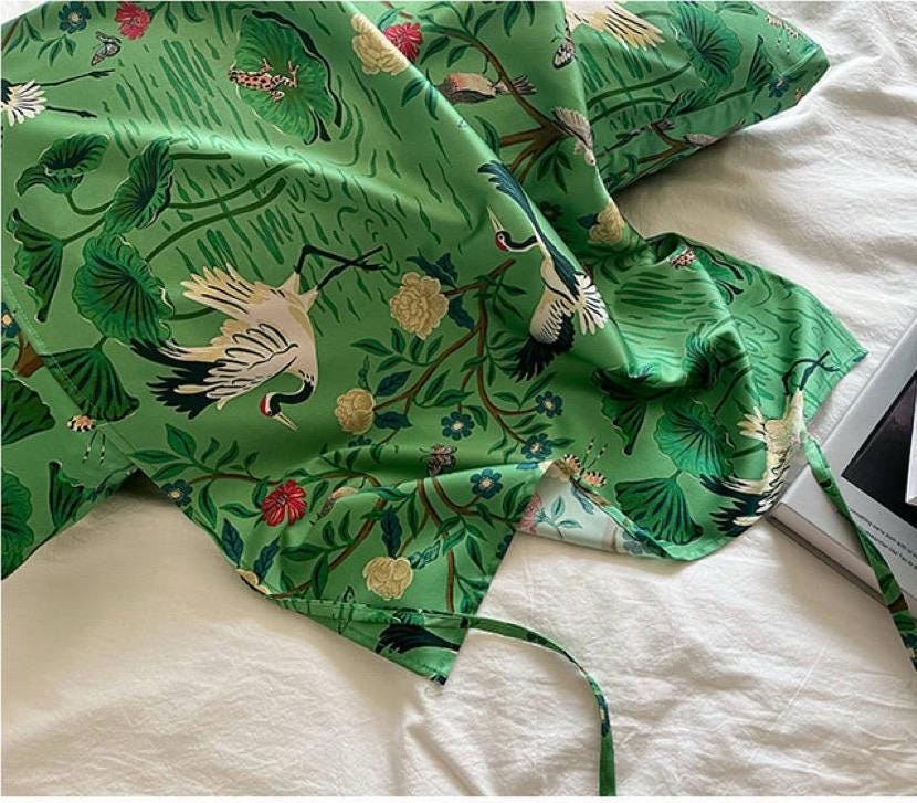 Silk Pillowcase Vintage Oriental Crane & Floral Print – 100% Pure Mulberry Silk, Luxury Bedding for Skin & Hair, Gift for Her, Gift for Mother’s Day