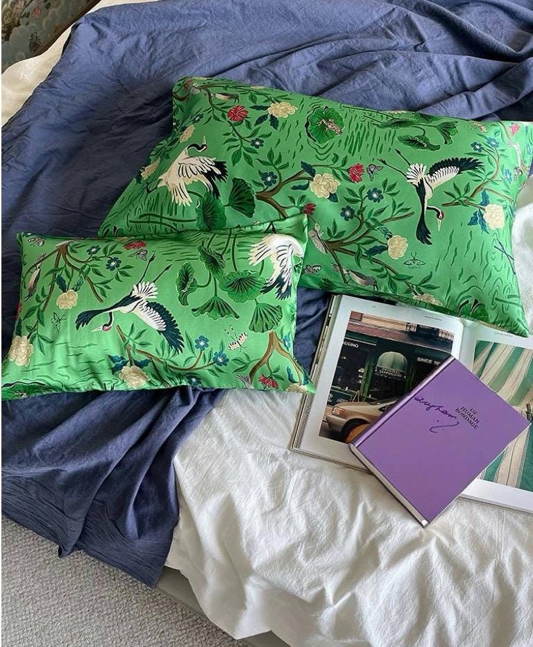 Silk Pillowcase Vintage Oriental Crane & Floral Print – 100% Pure Mulberry Silk, Luxury Bedding for Skin & Hair, Gift for Her, Gift for Mother’s Day