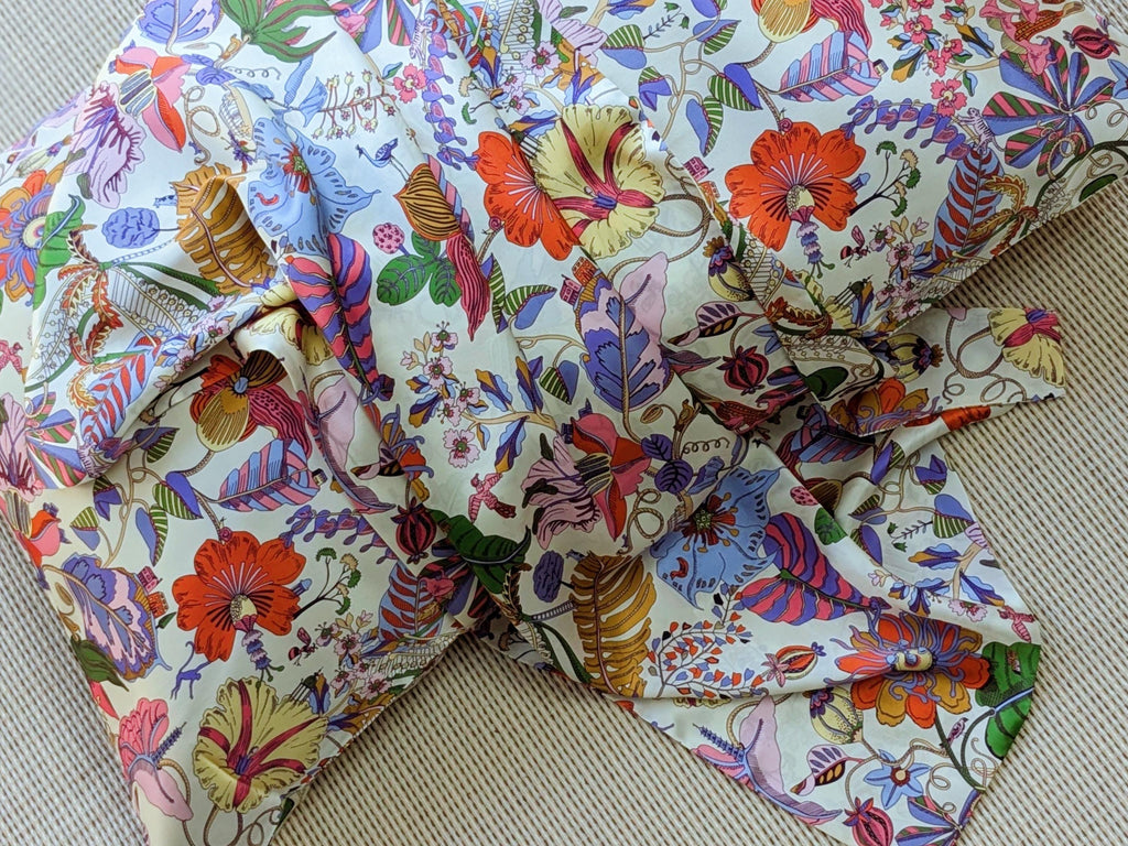 Silk Pillowcase Floral Print – 22 Momme Mulberry Silk for Hair & Skin, Luxury Botanical Bedding, Oriental Design Gift for Her