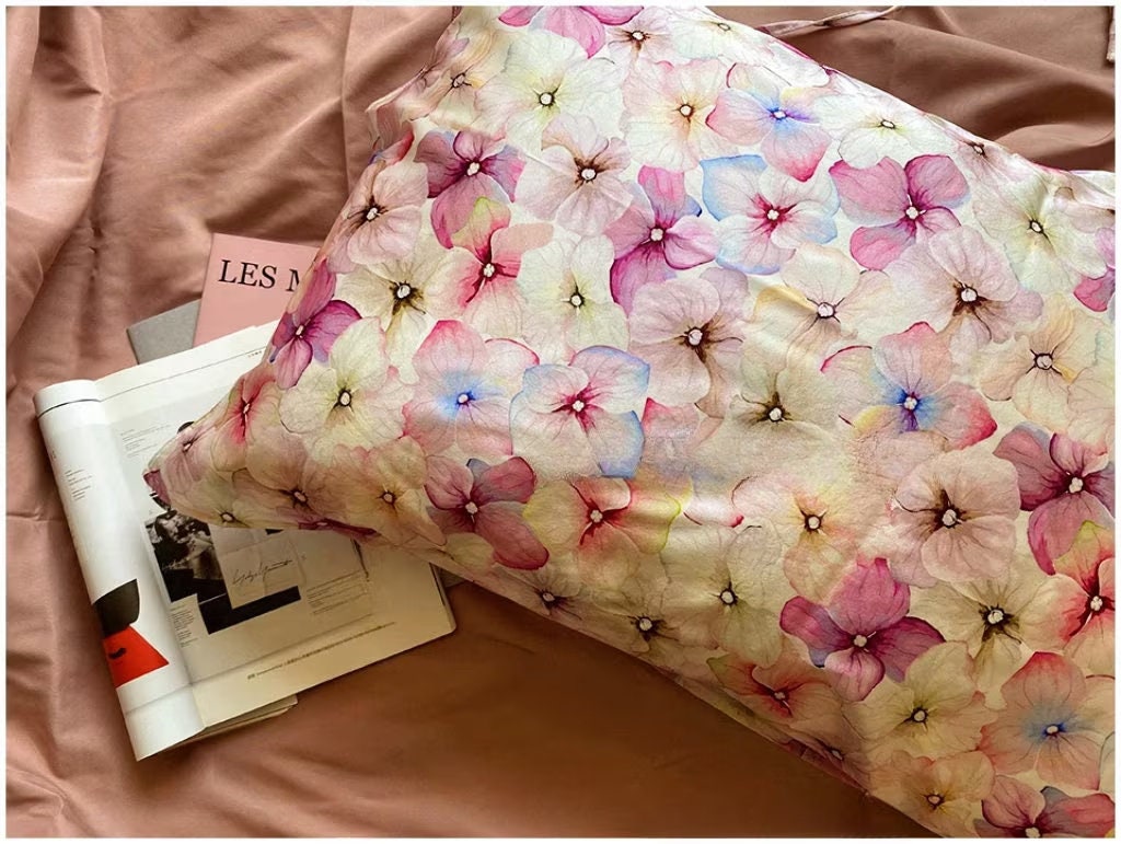 Japanese Sakura Silk Pillowcase | 100% Mulberry Silk | Zipper Closure | Hypoallergenic & Hair-Friendly