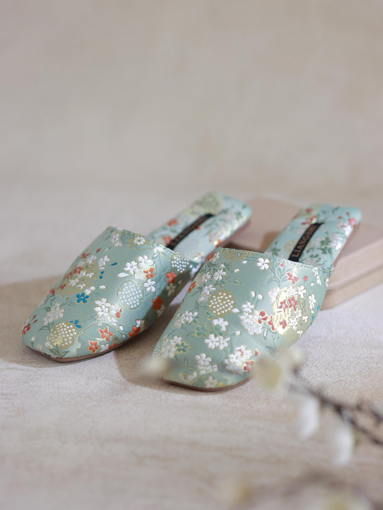 Embroidered Indoor Slippers with Faux-Fur Women Winter House Shoes with Traditional Chinese Dragon and Floral Designs/Ideal Gift for Her