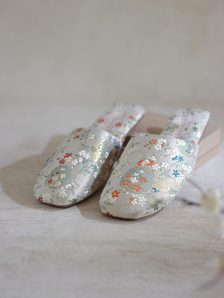 Embroidered Indoor Slippers with Faux-Fur Women Winter House Shoes with Traditional Chinese Dragon and Floral Designs/Ideal Gift for Her