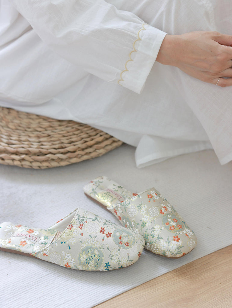 Embroidered Indoor Slippers with Faux-Fur Women Winter House Shoes with Traditional Chinese Dragon and Floral Designs/Ideal Gift for Her