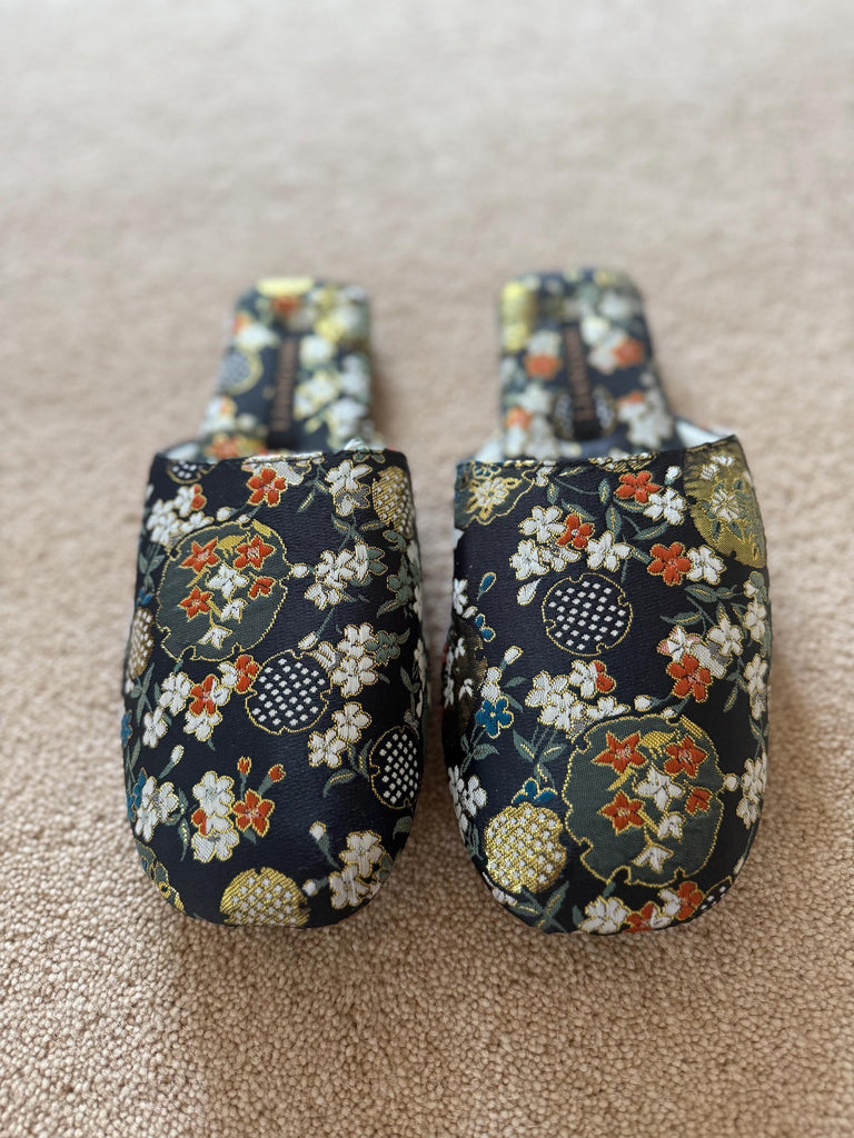 Embroidered Indoor Slippers with Faux-Fur Women Winter House Shoes with Traditional Chinese Dragon and Floral Designs/Ideal Gift for Her