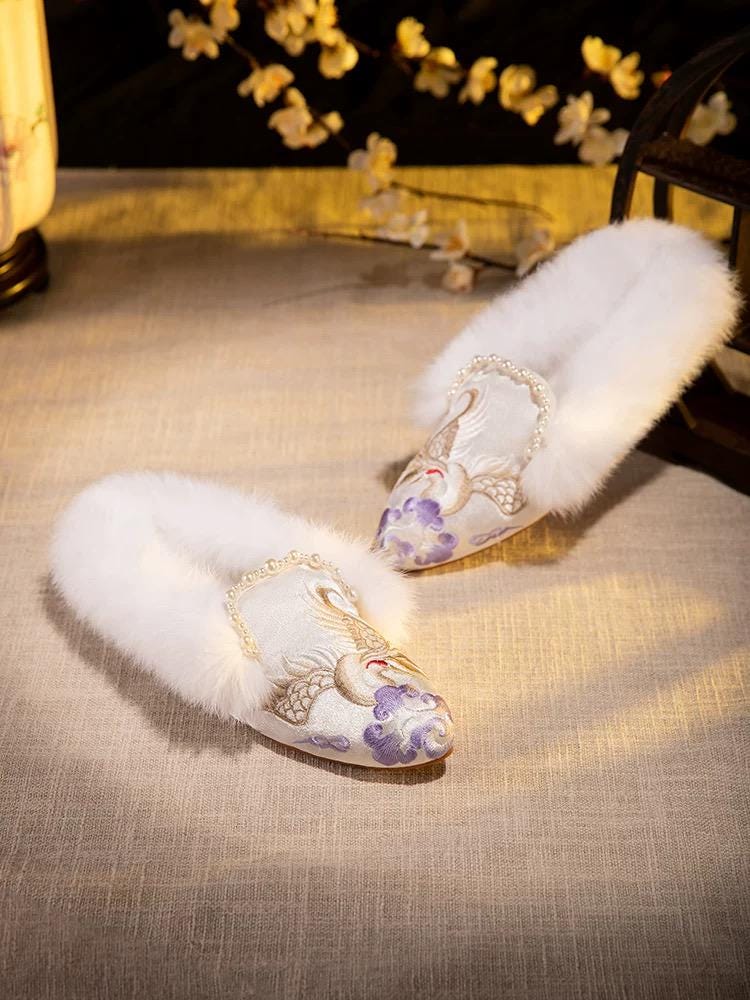 Handmade Embroidered Winter Slippers with Faux Fur Lining – Traditional Chinese Style, Warm & Comfortable Winter Mules, Perfect Gift for Her