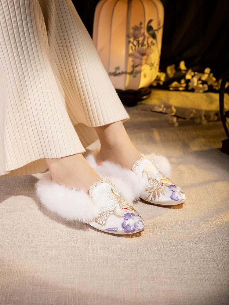 Handmade Embroidered Winter Slippers with Faux Fur Lining – Traditional Chinese Style, Warm & Comfortable Winter Mules, Perfect Gift for Her