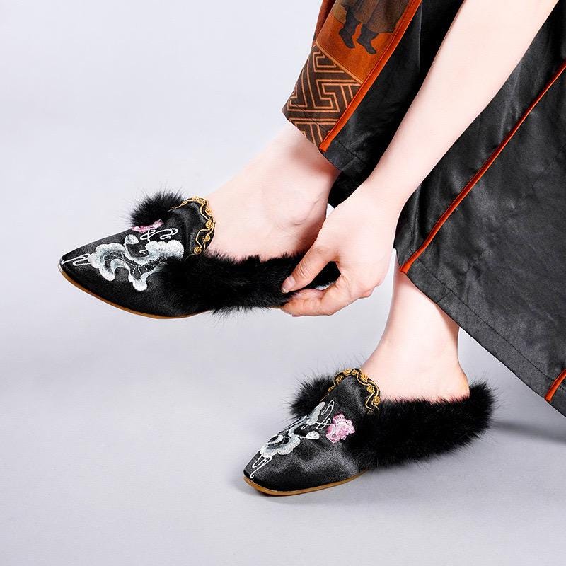 Handmade Embroidered Slippers: Oriental Faux Fur Mules，Outdoor Slipper