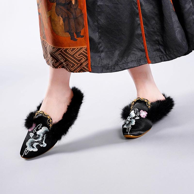 Handmade Embroidered Slippers: Oriental Faux Fur Mules，Outdoor Slipper
