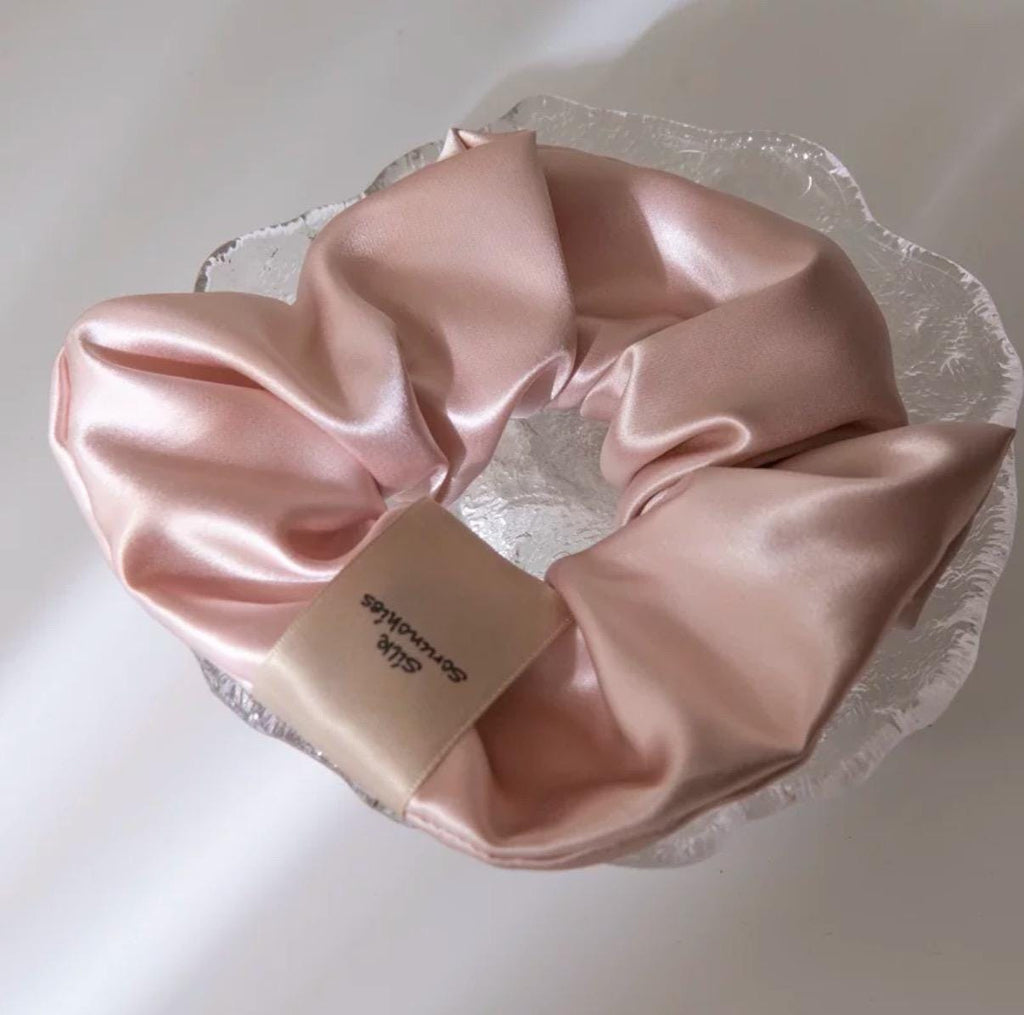 Luxury 22mm Mulberry Silk Hair Scrunchies Set – Gentle, No-Crease Hair Ties for Women – Multiple Sizes & Colors – Perfect Bridesmaids Gift