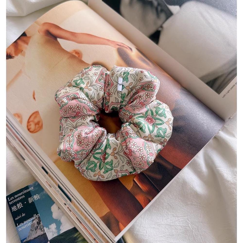 Mulberry Silk Hair Scrunchie: Floral Print, Gentle Hold， Multi Patterns