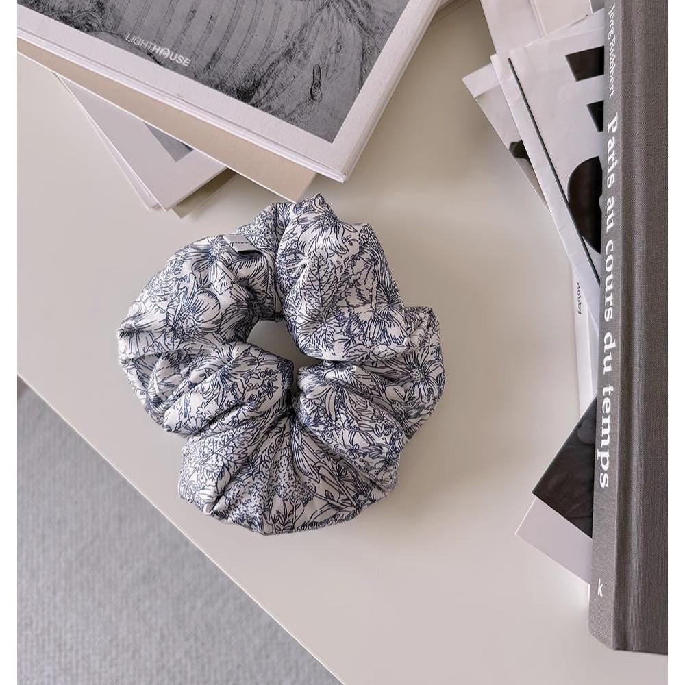 Mulberry Silk Scrunchie: Luxury Hair Tie, Gentle Hold for Sleeping Hair Care