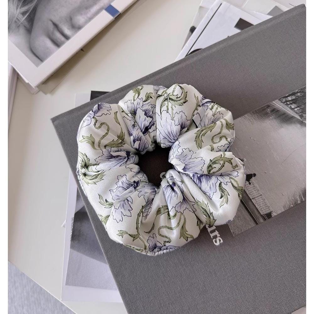 Mulberry Silk Scrunchie: Luxury Hair Tie, Gentle Hold for Sleeping Hair Care