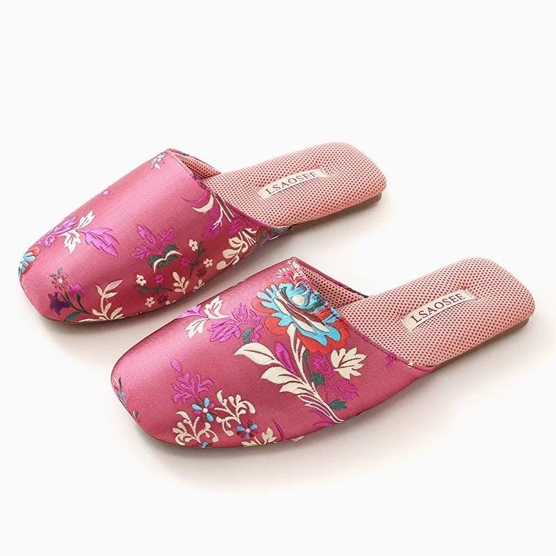 Chinese silk embroidery slippers