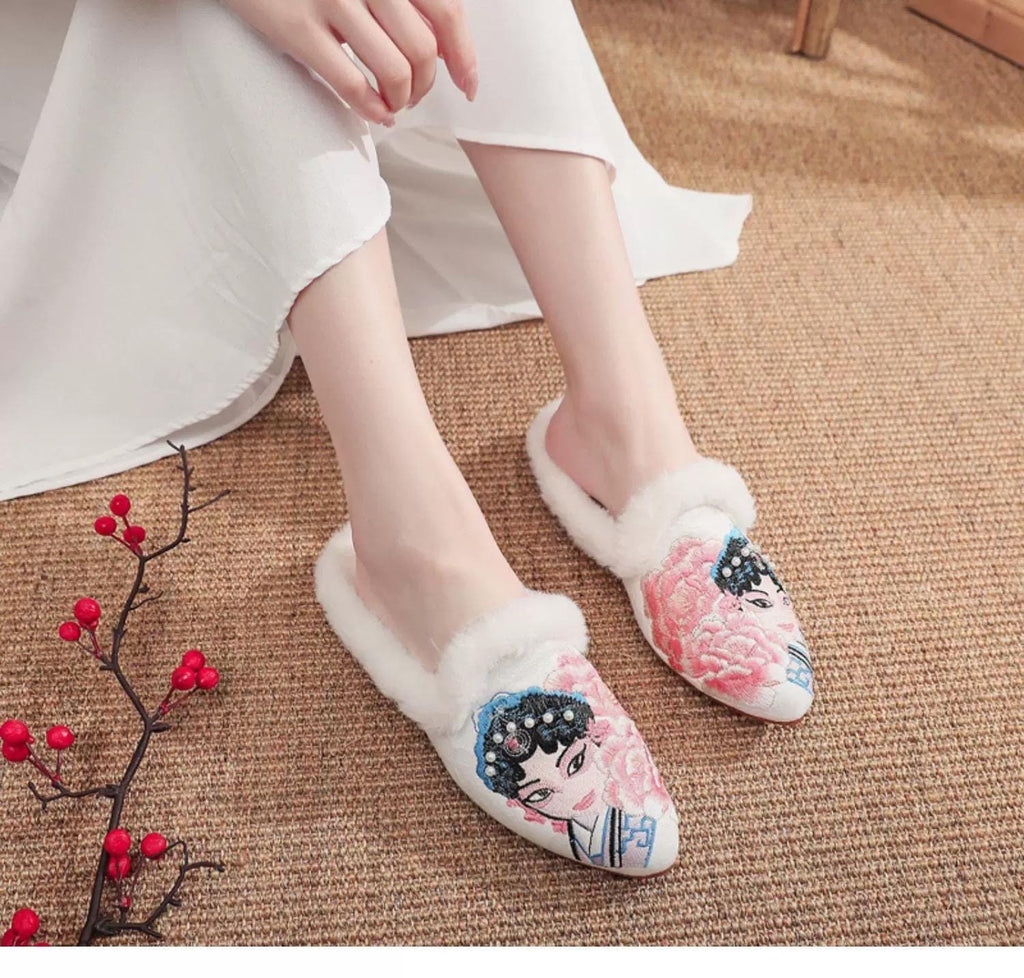 Embroidered Silk Slippers: Vintage Chinese Style Indoor Shoes