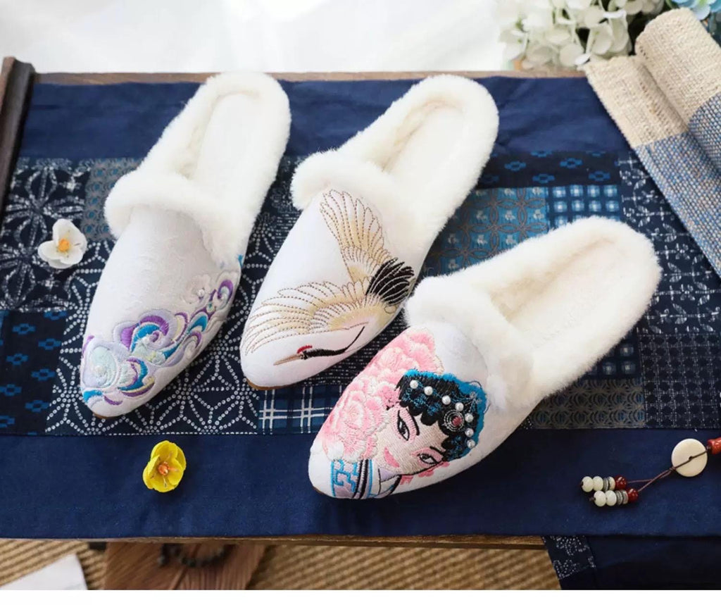 Embroidered Silk Slippers: Vintage Chinese Style Indoor Shoes