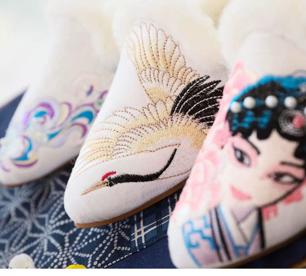 Embroidered Silk Slippers: Vintage Chinese Style Indoor Shoes