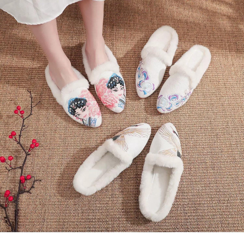 Embroidered Silk Slippers: Vintage Chinese Style Indoor Shoes