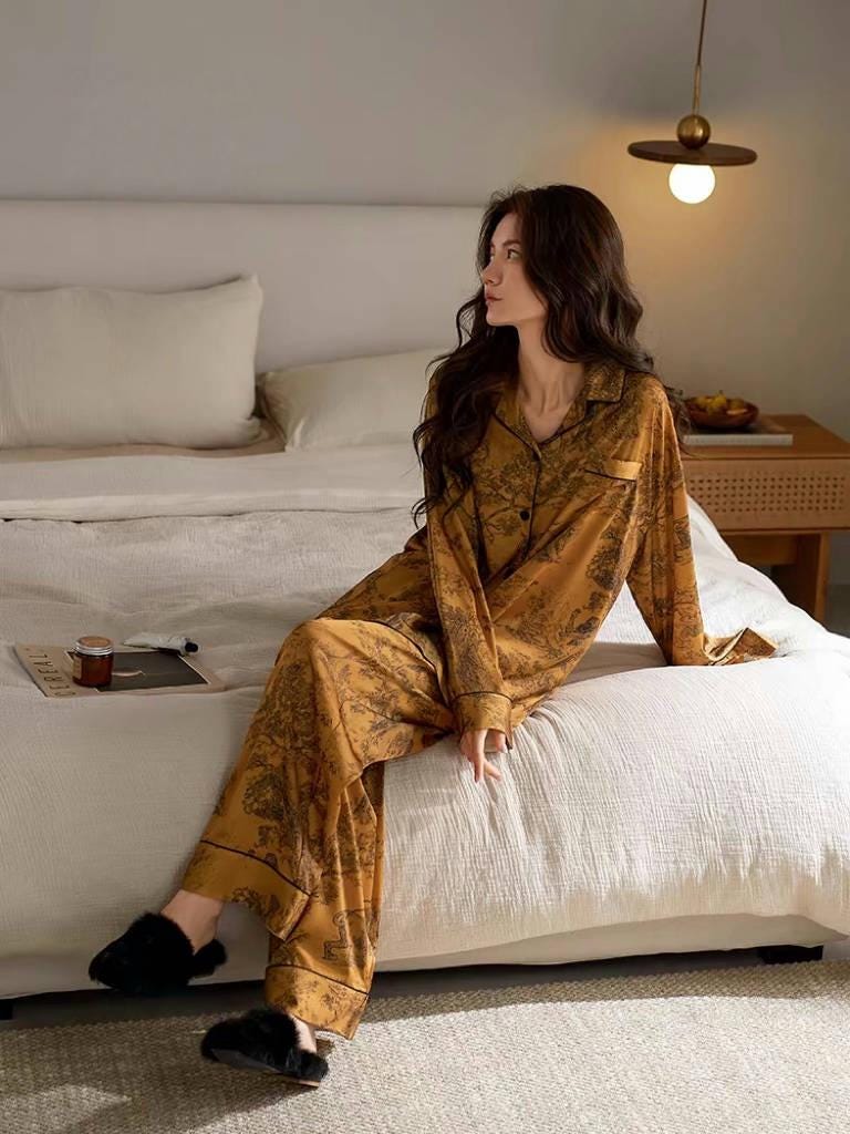 Vintage Oriental Silk Blend Pyjama Set – Soft & Breathable Sleepwear, Elegant Loungewear, Chinese Ink Painting Inspired, Wrinkle-Resistant & Lightweight, Multi-Purpose Wear