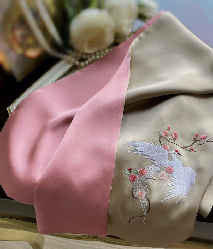 Hand-Embroidered Silk Scarf: Crane Motif, Su Embroidery, Oriental Gift