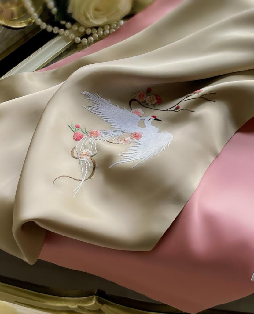 Hand-Embroidered Silk Scarf: Crane Motif, Su Embroidery, Oriental Gift